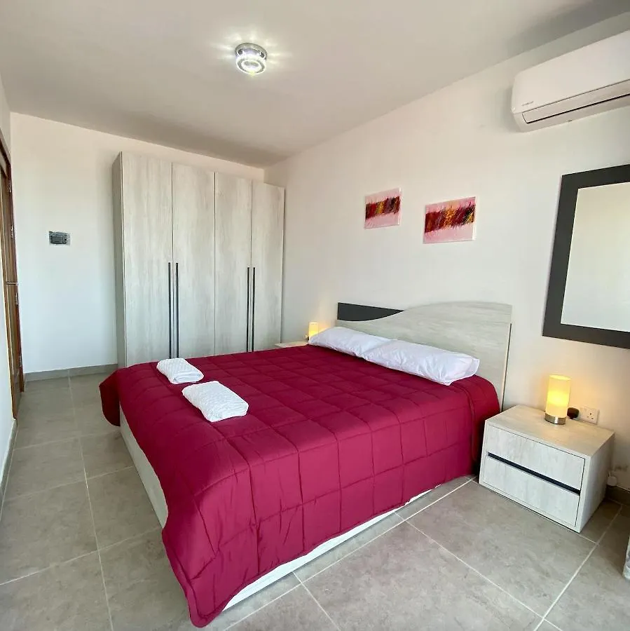 Homestay F1 1 Lovely Room, Bathroom And Living Shared Saint Julian's Malta